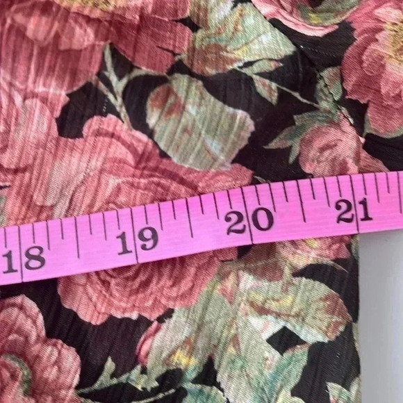 [M]MNG Pink/Red Floral Cropped Baloon  Sleeve Wrap Blouse - Picture 13 of 15
